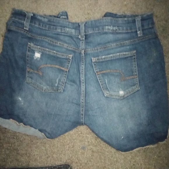High waisted Distressed jean shorts - Picture 2 of 2